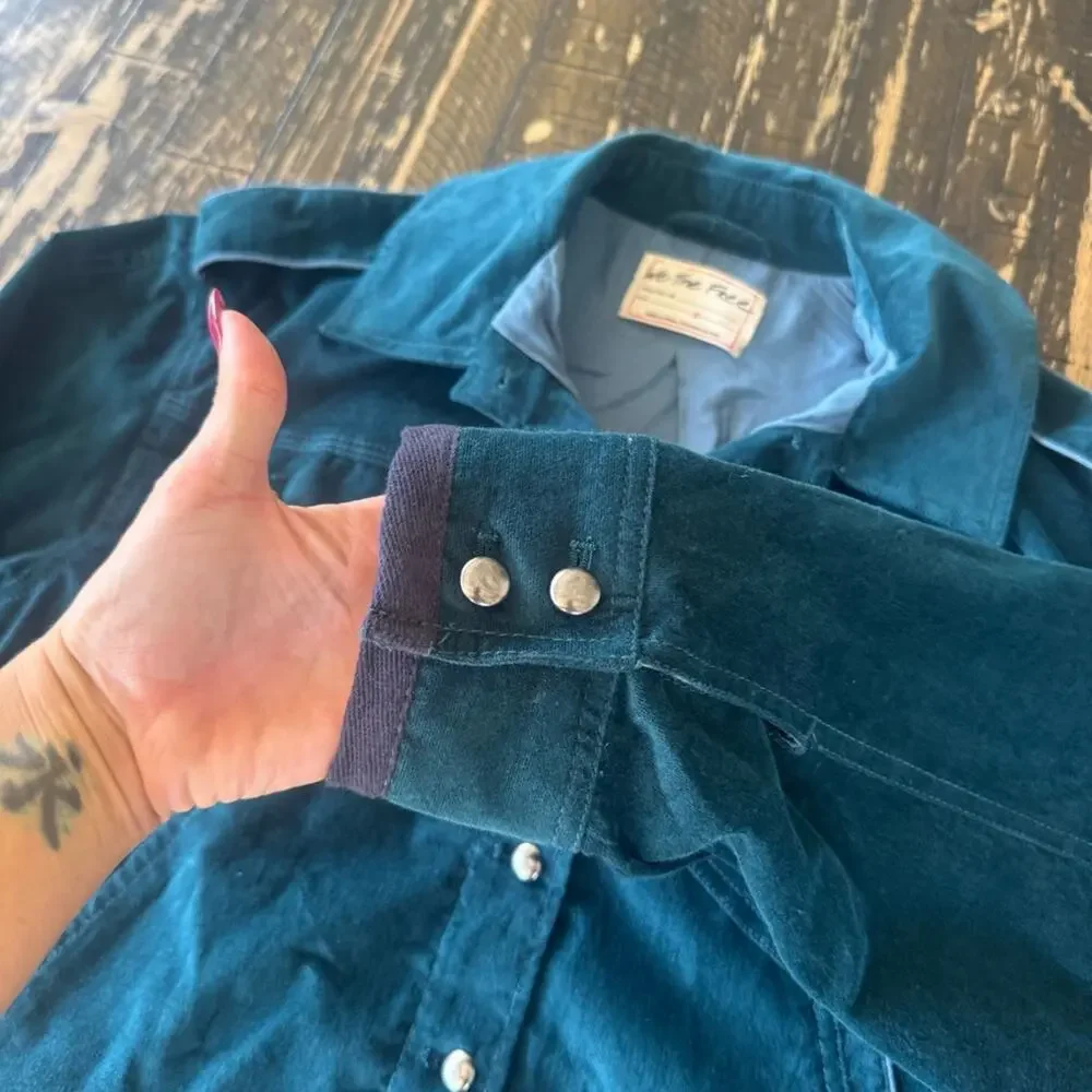 We The Free by FREE PEOPLE - Oversized Teal Corduroy Snap Jacket – Size SMALL